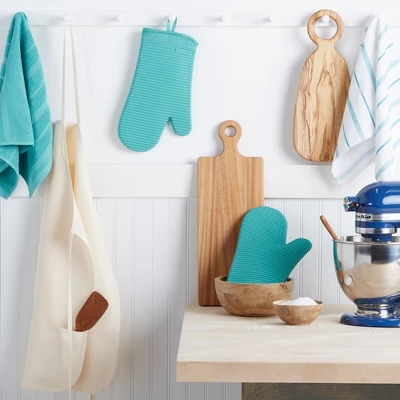 KITCHENAID Ribbed Soft Silicone Oven Mitt 2-Pack Set 4 KITCHENAID Ribbed Soft Silicone Oven Mitt 2-Pack Set - Image 2